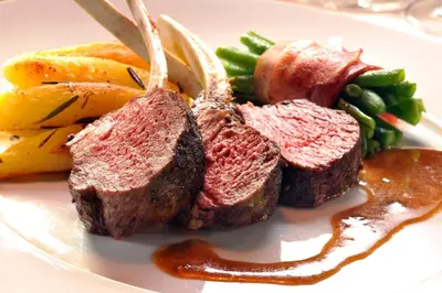 Essen im Hotel oder in der Nähe