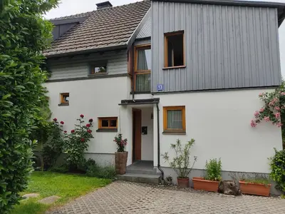 Das Gebäude in dem sich die Ferienwohnung befindet