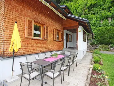 Das Gebäude in dem sich das Ferienhaus befindet