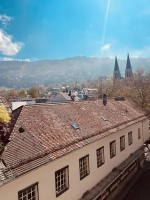 Ein allgemeiner Bergblick oder ein Berglick von der Ferienwohnung aus