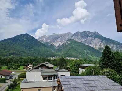 Ein allgemeiner Bergblick oder ein Berglick von des Bed & Breakfasts aus