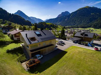 Ein allgemeiner Bergblick oder ein Berglick von der Ferienwohnung aus