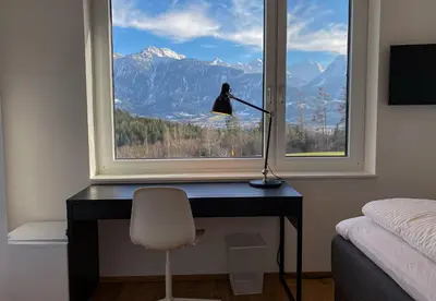 Ein allgemeiner Bergblick oder ein Berglick von des Ferienhauses aus