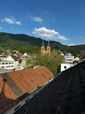 Ein allgemeiner Bergblick oder ein Berglick von der Ferienwohnung aus