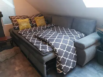 Ein Bett oder Betten in einem Zimmer der Unterkunft Skyline klimatisierte Dachgeschoss-Wohnung in Dornbirn mit Blick ins Rheintal