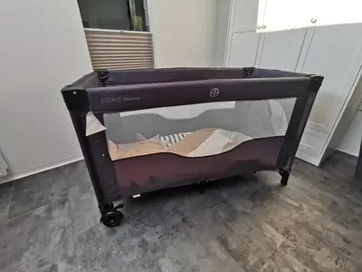 Ein Bett oder Betten in einem Zimmer der Unterkunft Skyline klimatisierte Dachgeschoss-Wohnung in Dornbirn mit Blick ins Rheintal