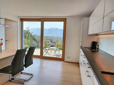 Ein allgemeiner Bergblick oder ein Berglick von der Ferienwohnung aus