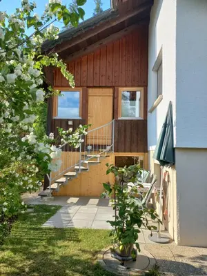 Ein Garten an der Unterkunft Ferienwohnung in Schwarzach Vorarlberg