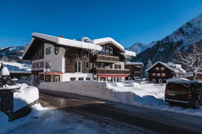Ein allgemeiner Bergblick oder ein Berglick von der Ferienwohnung aus