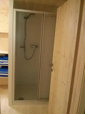 Ein Badezimmer in der Unterkunft Löchle. Ferienhütte im Bregenzerwald, Andelsbuch