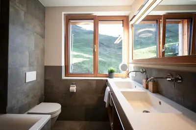 Ein Badezimmer in der Unterkunft Berg Aparts - Top 6 - Faschina - mit Sauna & 2 Bädern