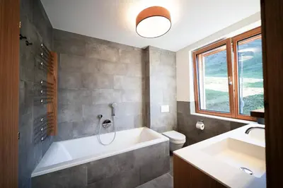 Ein Badezimmer in der Unterkunft Berg Aparts - Top 6 - Faschina - mit Sauna & 2 Bädern