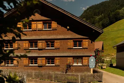 Das Gebäude in dem sich die Ferienwohnung befindet