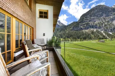 Ein allgemeiner Bergblick oder ein Berglick von des Chalets aus