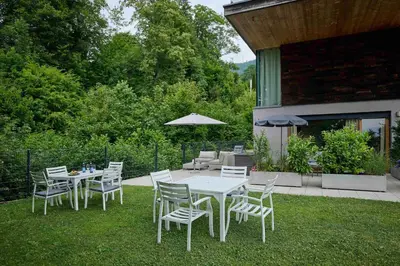 Ein Garten an der Unterkunft Design Studio Bergisel - KLIMATISIERT