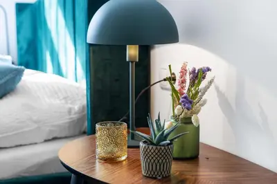 Ein Bett oder Betten in einem Zimmer der Unterkunft Stylische Altbauwohnung Bregenz am See