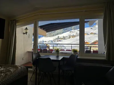 Ein allgemeiner Bergblick oder ein Berglick von der Ferienwohnung aus