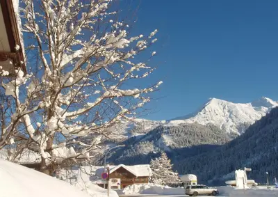Ein allgemeiner Bergblick oder ein Berglick von der Ferienwohnung aus