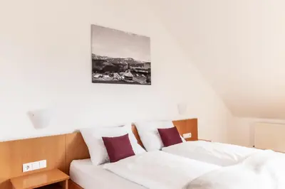 Ein Bett oder Betten in einem Zimmer der Unterkunft Hotel Löwen