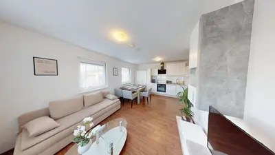 Ein Sitzbereich in der Unterkunft CROWN LIVING Design Apartment Dornbirn - zentral Gelegen, WLAN, kostenlosem Parkplatz und Self Check-in, ideal für Geschäftsreisende und Feriengäste