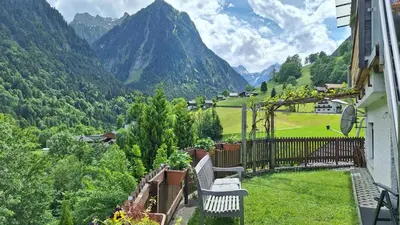 Ein allgemeiner Bergblick oder ein Berglick von der Ferienwohnung aus