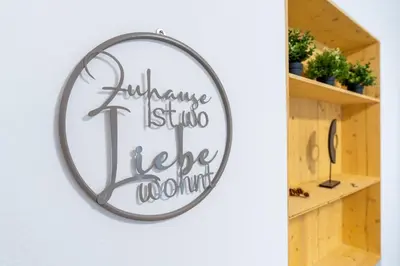 Ein Zertifikat, Auszeichnung, Logo oder anderes Dokument, das in der Unterkunft homy Lakeside Symphony in Bregenz am Bodensee ausgestellt ist