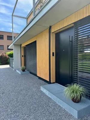 Das Gebäude in dem sich das Ferienhaus befindet