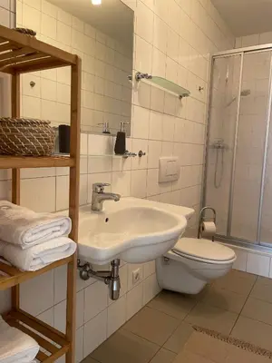 Ein Badezimmer in der Unterkunft Studio im Zentrum von Lochau, #5
