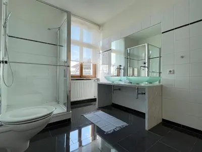 Ein Badezimmer in der Unterkunft Studio im Zentrum von Lochau, #2