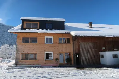 Das Gebäude in dem sich die Ferienwohnung befindet
