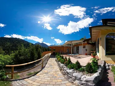 Ein allgemeiner Bergblick oder ein Berglick von des Hotels aus