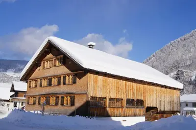 Ein allgemeiner Bergblick oder ein Berglick von der Pension aus