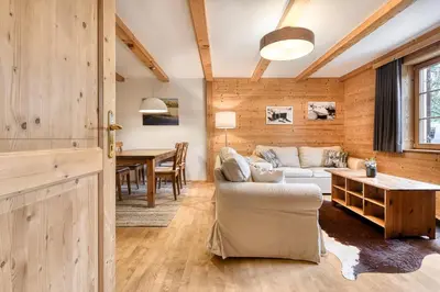 Ein Sitzbereich in der Unterkunft Chalet Tschengla