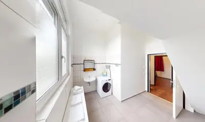 Ein Badezimmer in der Unterkunft CROWN LIVING Design Loft Lustenau - Loft mit Küche, Bibliothek und Gartensitzplatz, grenznah gelegen