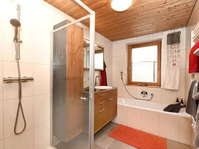 Ein Badezimmer in der Unterkunft h AU sblick Comfortable holiday residence