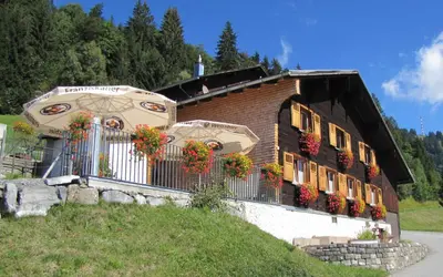 Das Gebäude in dem sich das Privatzimmer befindet
