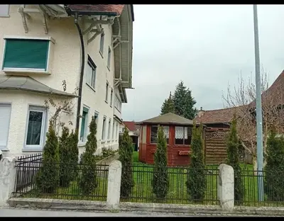 Das Gebäude in dem sich die Ferienwohnung befindet