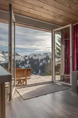 Ein allgemeiner Bergblick oder ein Berglick von der Ferienwohnung aus