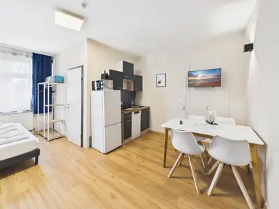 Küche/Küchenzeile in der Unterkunft CROWN LIVING Villa Blumenau Studios Lustenau - Nahe Schweizer Grenze, ideal für Feriengäste und Geschäftsreisende, Parkplatz, Self Check-in