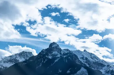 Ein allgemeiner Bergblick oder ein Berglick von der Ferienwohnung aus
