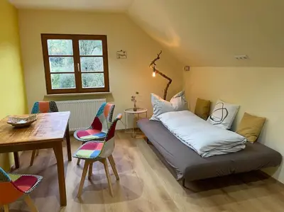Ein Bett oder Betten in einem Zimmer der Unterkunft Neu renoviertes 2Zi Appartment im DG