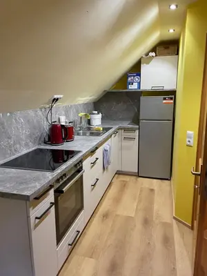 Küche/Küchenzeile in der Unterkunft Neu renoviertes 2Zi Appartment im DG