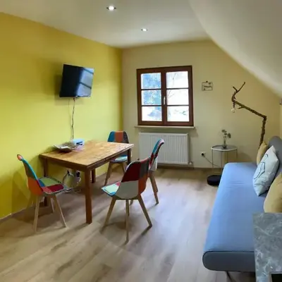 Neu renoviertes 2Zi Appartment im DG