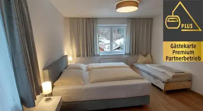 Ein Bett oder Betten in einem Zimmer der Unterkunft Saroja Plus