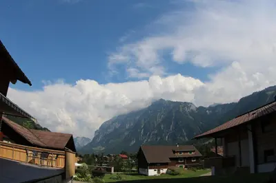 Ein allgemeiner Bergblick oder ein Berglick von der Ferienwohnung aus