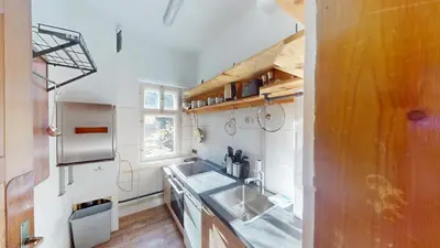 Küche/Küchenzeile in der Unterkunft CROWN LIVING Villa Schillerstraße Dornbirn - Historisches Wohnen, nostaltigsches Apartment, ideal für Feriengäste und Geschäftsreisende, Parkplatz, zentrumsnah, Self Check-in