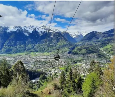 Ein allgemeiner Bergblick oder ein Berglick von der Ferienwohnung aus
