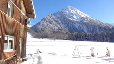 Ein allgemeiner Bergblick oder ein Berglick von der Ferienwohnung aus