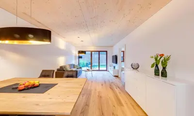 Ein Sitzbereich in der Unterkunft Urban-Apartmenthaus zwischen Berg und See