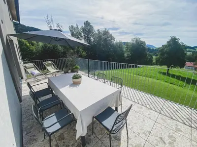 Ein allgemeiner Bergblick oder ein Berglick von der Ferienwohnung aus